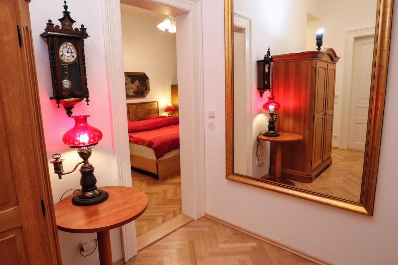 Room & Parking Assistance Prague Exterior photo