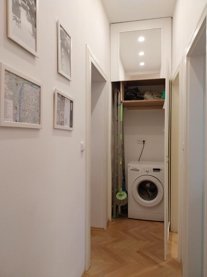 Room & Parking Assistance Prague Exterior photo