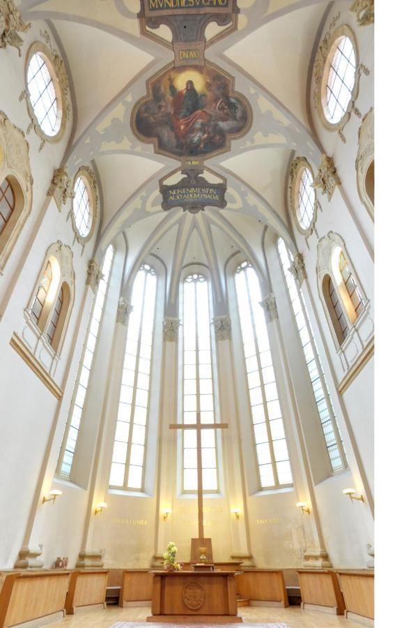 Room & Parking Assistance Prague Exterior photo