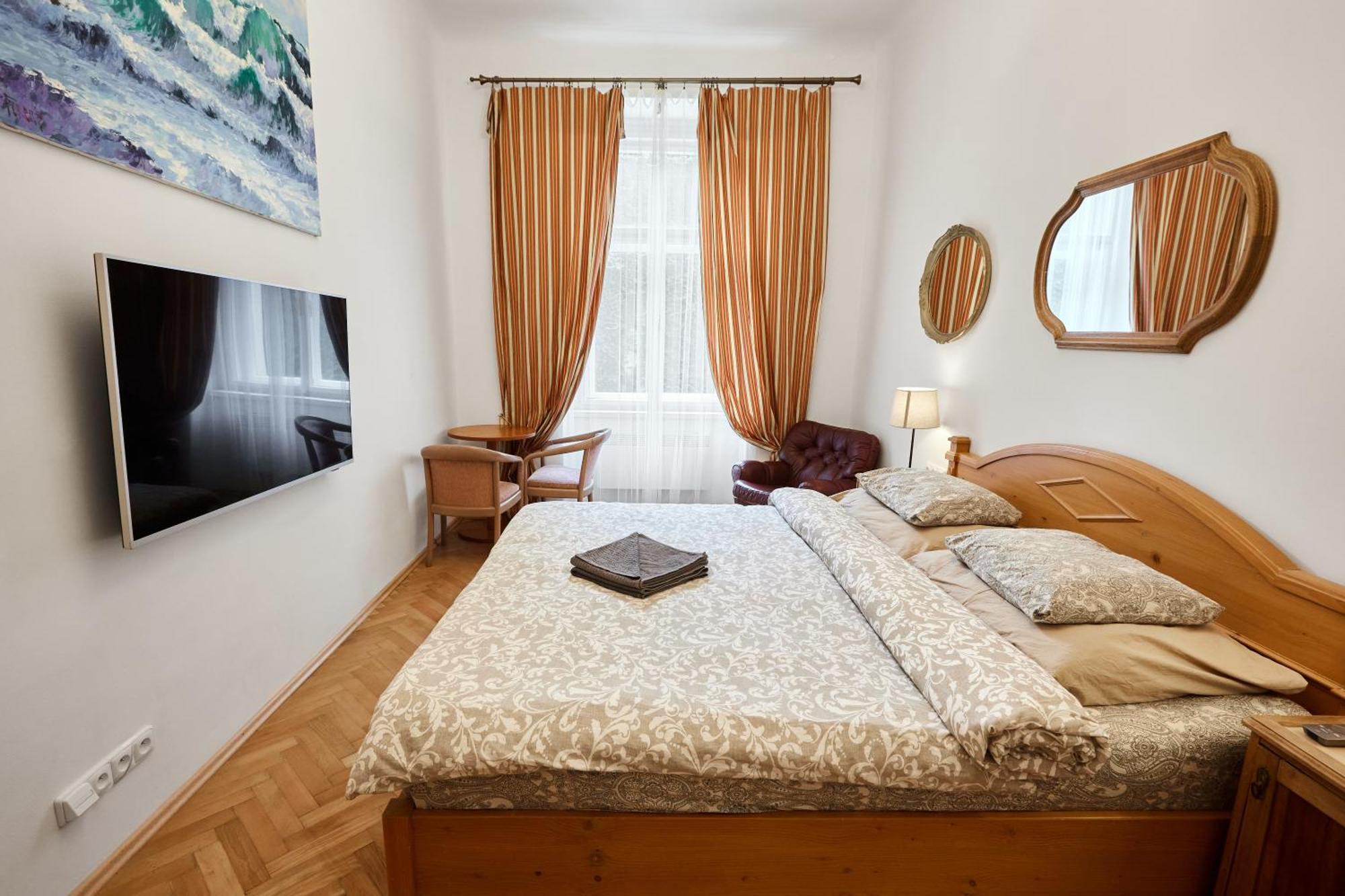 Room & Parking Assistance Prague Exterior photo