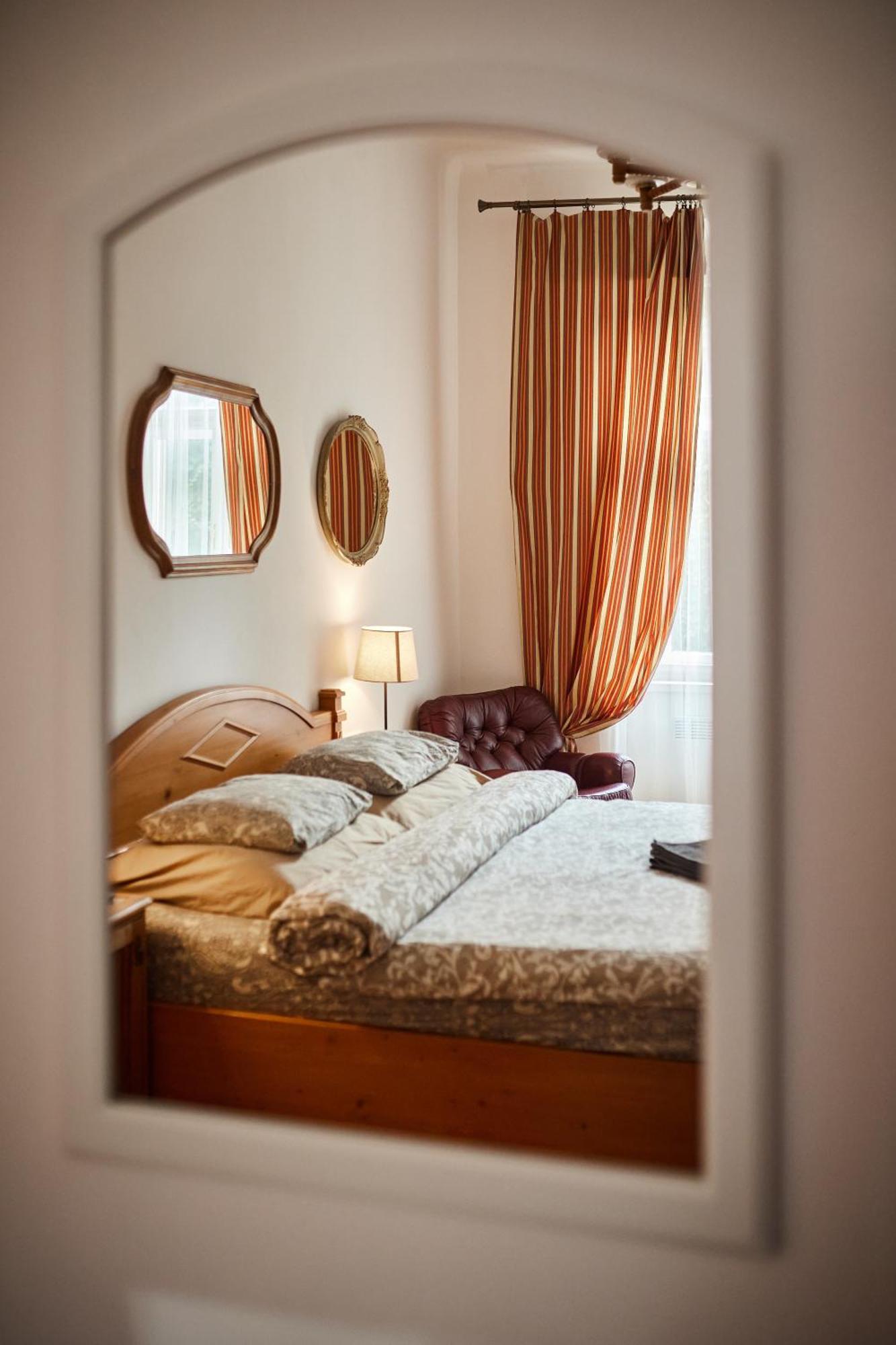Room & Parking Assistance Prague Exterior photo