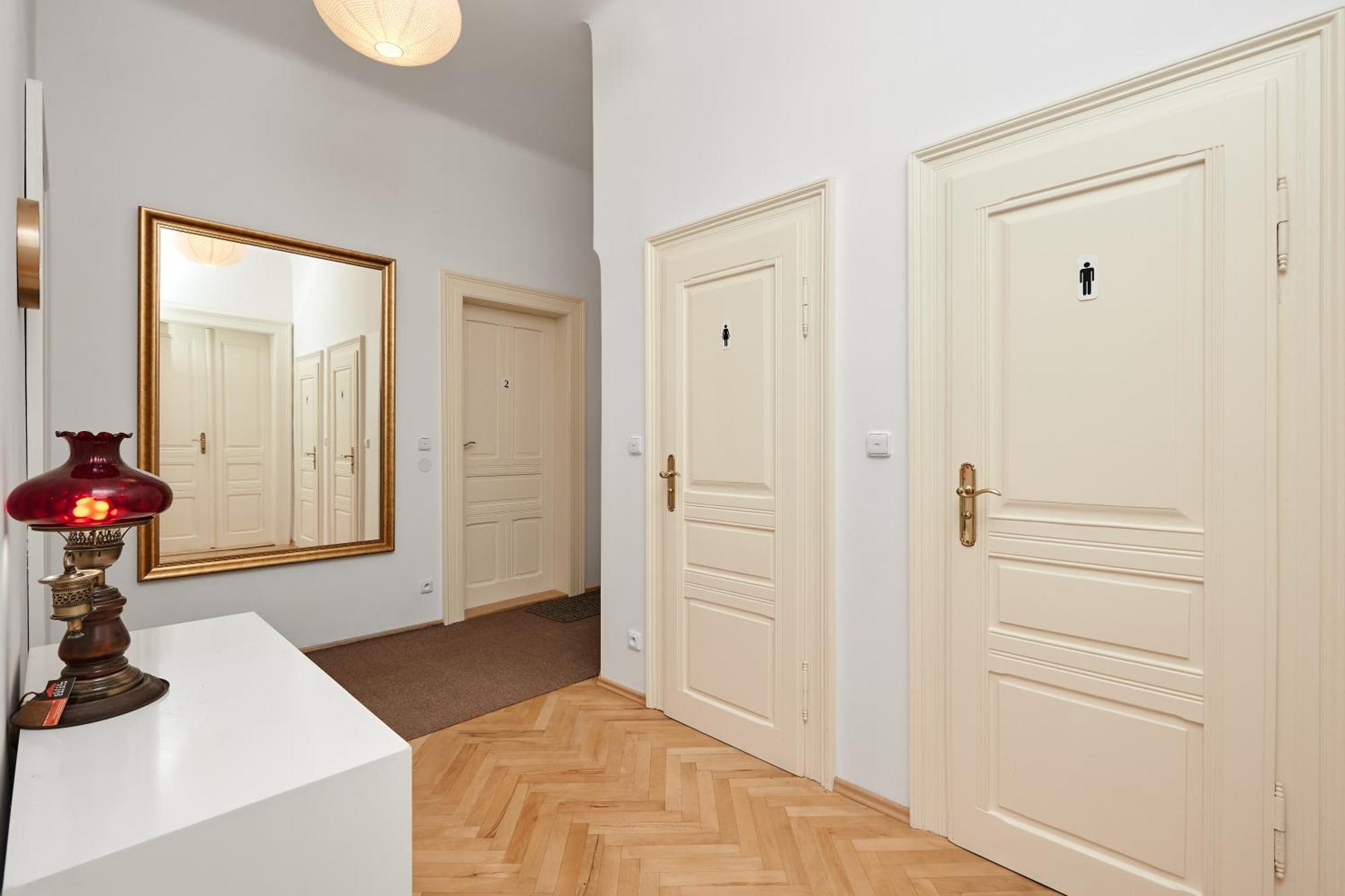 Room & Parking Assistance Prague Exterior photo