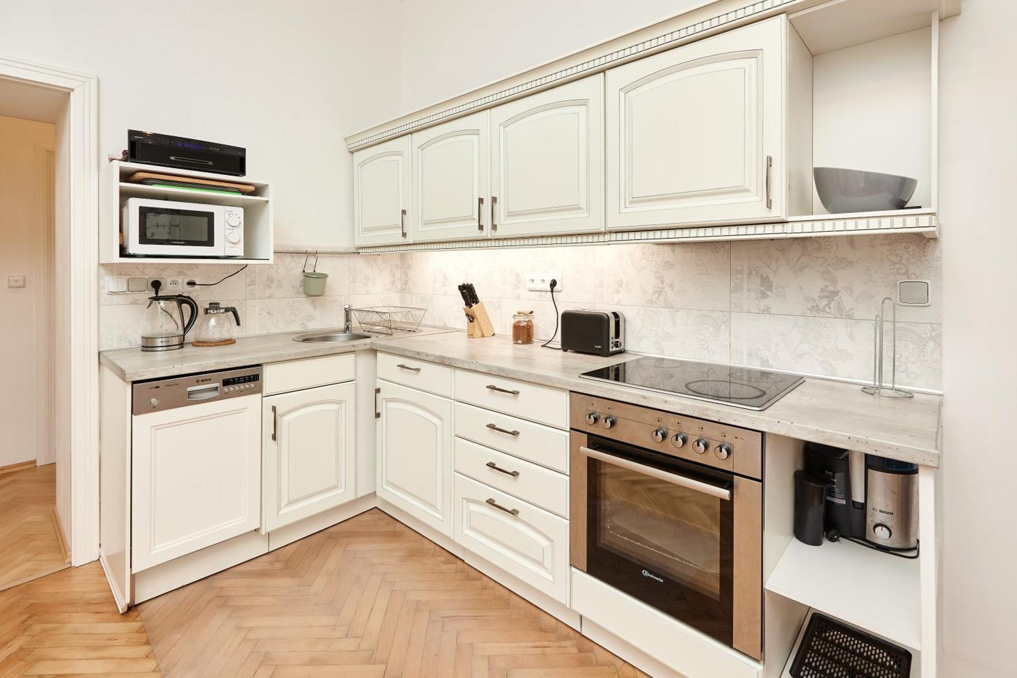 Room & Parking Assistance Prague Exterior photo