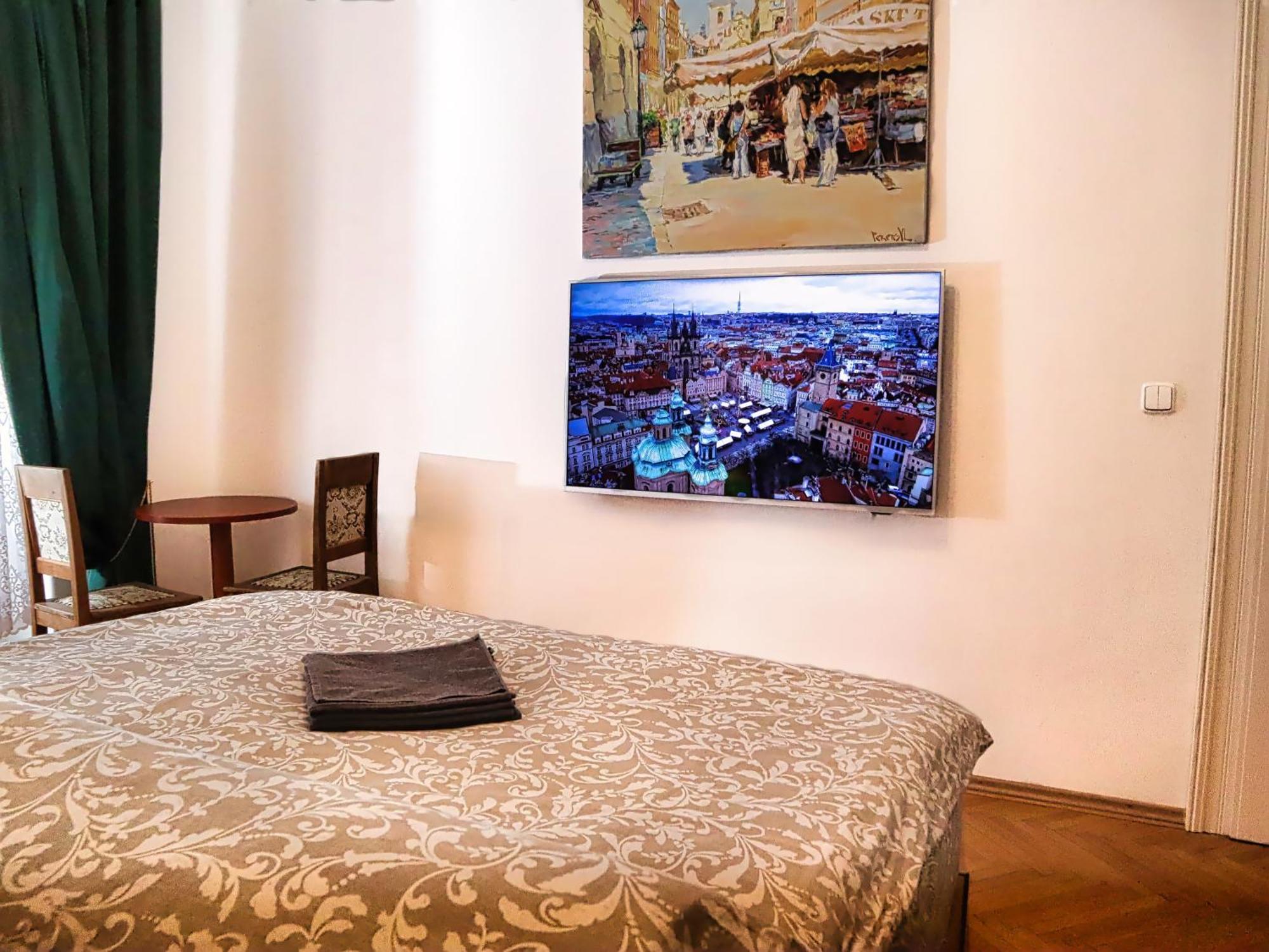 Room & Parking Assistance Prague Exterior photo